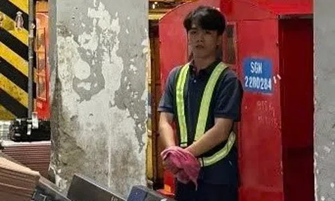 Bắt nhân viên một hãng hàng không trộm tiền trong hành lý ký gửi