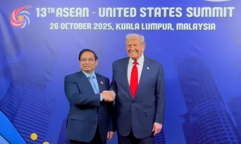 Thủ tướng Phạm Minh Chính gặp Tổng thống Hoa Kỳ Donald Trump