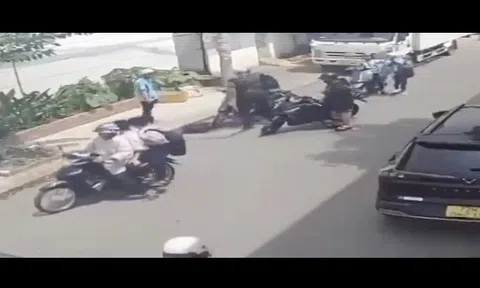 Nam thanh niên chở theo bạn gái dùng mũ bảo hiểm đánh 1 học sinh xuất huyết não khai gì?
