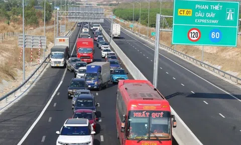 Thí điểm cấm xe tải trên 7,5 tấn đi làn 1 trên hai tuyến cao tốc phía Nam