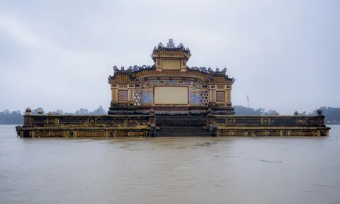 Chùm ảnh: Thành phố Huế ngập trong biển nước