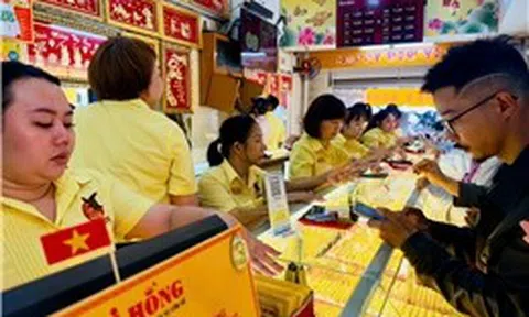 Thị trường vàng vẫn 'nóng bỏng' sau quyết định xóa độc quyền