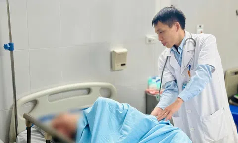 Cứu sống bệnh nhân nhiễm trùng đa kháng, lộ cả xương sống sau mổ cột sống