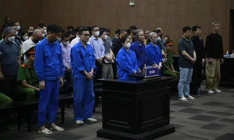 Tiền ở đâu ra mà nhiều thế?