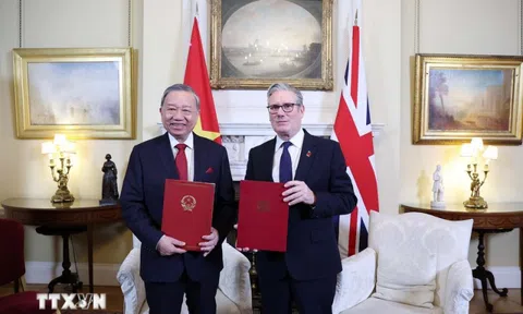 TUYÊN BỐ CHUNG VỀ VIỆC NÂNG CẤP QUAN HỆ VIỆT NAM - ANH LÊN ĐỐI TÁC CHIẾN LƯỢC TOÀN DIỆN