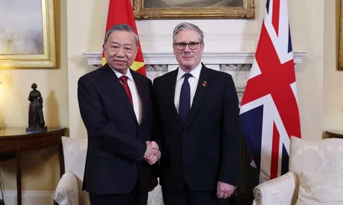 Thủ tướng Liên hiệp Vương quốc Anh và Bắc Ireland chủ trì Lễ đón chính thức và hội đàm với Tổng Bí thư Tô Lâm