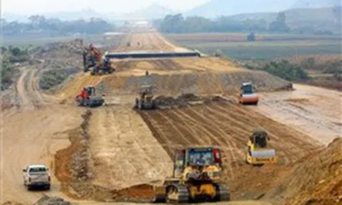 'Thúc' giải ngân vốn đầu công cuối năm để 'về đích' mục tiêu tăng trưởng