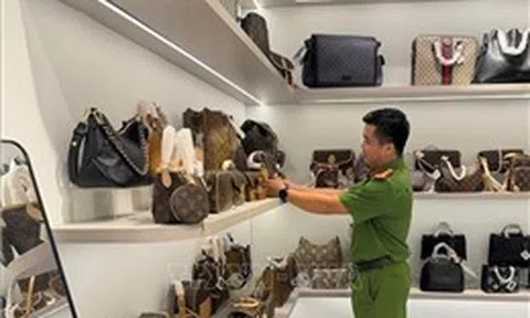 Đà Nẵng: Phát hiện hàng nghìn túi xách 'hàng hiệu' không rõ nguồn gốc