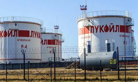 “Đòn đánh” của Mỹ buộc gã khổng lồ dầu Nga phải bán tài sản, đã tìm thấy người mua