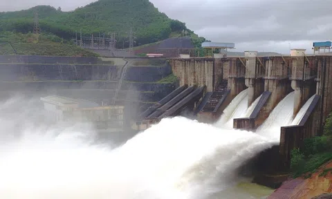 Siết chặt vận hành hồ thủy điện, bảo đảm an toàn hạ du trước mưa lũ kéo dài
