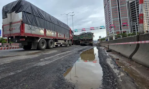 Kiểm tra, khắc phục đường huyết mạch trung tâm Đà Nẵng xuất hiện ổ gà sau mưa lớn