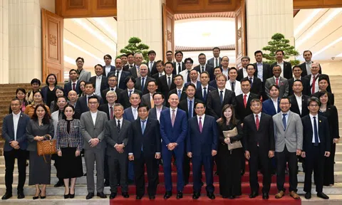 Thủ tướng: Việt Nam phấn đấu có nhà máy chip bán dẫn đầu tiên trong năm 2026