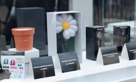 Đèn hoa cúc G-Dragon bị làm giả, rao bán ngay tại show bằng 1/4 giá gốc