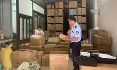 Hà Nội: Tạm giữ hơn 7.500 đôi giày dép giả mạo nhãn hiệu ZARA