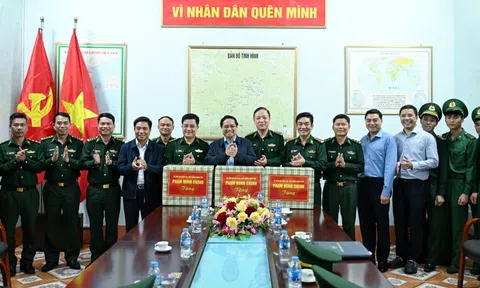 Thủ tướng thăm Đồn biên phòng tại xã biên giới vùng cao Thanh Hóa