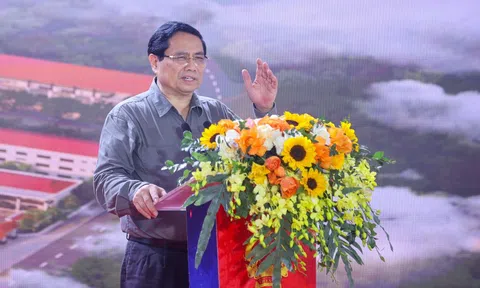 Thủ tướng: Từng ngôi trường mới nơi biên giới sẽ là nơi gieo con chữ, ươm mầm tri thức, thắp sáng ước mơ, hiện thực hóa khát vọng