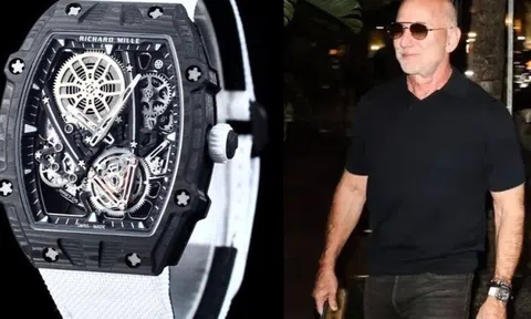 Tỷ phú Jeff Bezos đeo đồng hồ siêu hiếm, có giá 2,4 triệu USD