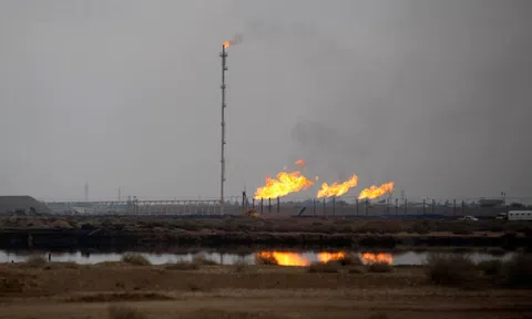 Sau châu Âu, gã khổng lồ dầu Nga lại gặp “cơn đau đầu” ở Trung Đông