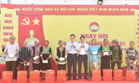 Phó Thủ tướng Mai Văn Chính dự ngày hội đại đoàn kết toàn dân tộc tại Khánh Hòa