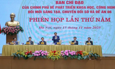 Thủ tướng: Dứt khoát cắt bỏ những thủ tục không cần thiết mà người dân vẫn phải làm