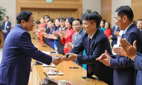 TỔNG THUẬT: Thủ tướng Chính phủ gặp mặt đại diện các nhà giáo tiêu biểu nhân Ngày Nhà giáo Việt Nam 20/11