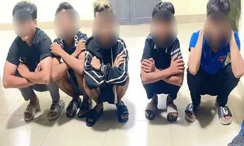 Nhóm thiếu niên quay clip khoe dao nhằm "dằn mặt online"