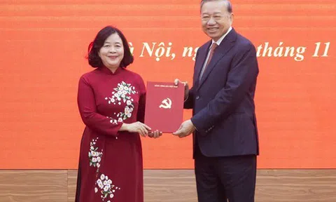 Đồng chí Bùi Thị Minh Hoài giữ chức Bí thư Đảng ủy Mặt trận Tổ quốc, các đoàn thể Trung ương