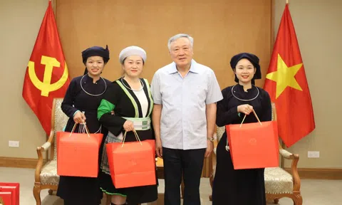 Sự nỗ lực, cống hiến thầm lặng của các cô giáo là rất cao cả, thiêng liêng