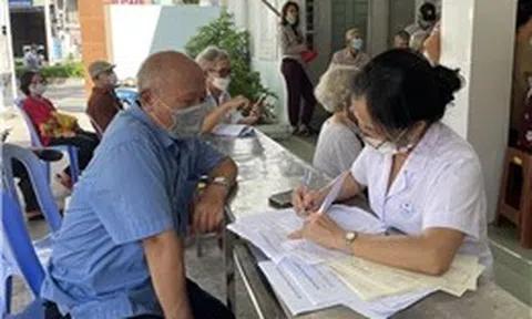 Người cao tuổi tại TP Hồ Chí Minh được khám sức khỏe định kỳ miễn phí hằng năm