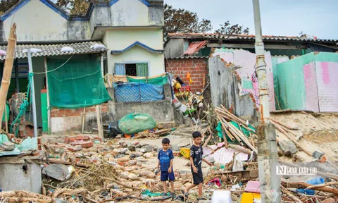 Hỗ trợ người dân dựng lại nhà sau bão lũ để kịp đón Tết