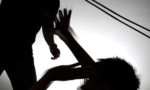 Xử lý nam thiếu niên 15 tuổi dùng hung khí dọa đánh cha dượng