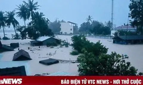 Người dân trắng đêm chạy lũ trong đợt ngập lụt lịch sử