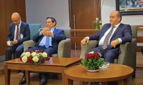 Hai Thủ tướng Việt Nam, Algeria làm việc với các doanh nghiệp để thúc đẩy các dự án cụ thể