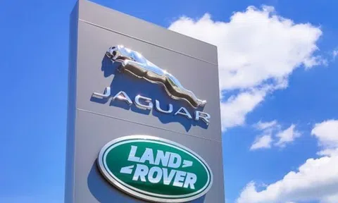 Tấn công mạng 5 tuần, Jaguar Land Rover (JLR) hạ dự báo lợi nhuận 2026 về 0%, dòng tiền âm 3,4 tỷ USD