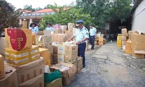 Phát hiện kho hàng hơn 25.700 sản phẩm nghi giả mạo nhãn hiệu, không rõ nguồn gốc