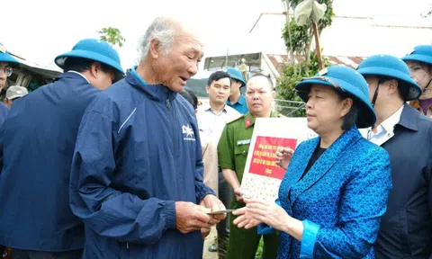 Chủ tịch Ủy ban Trung ương MTTQ Việt Nam thăm hỏi, động viên người dân vùng lũ Lâm Đồng