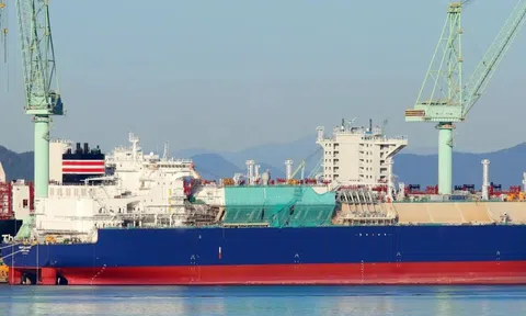 Động thái đáng chú ý của tàu nghi thuộc “hạm đội bóng tối” Nga gần Biển Đỏ