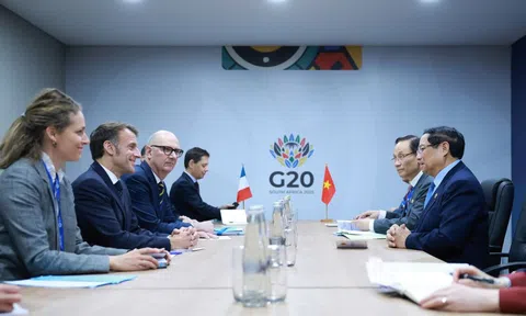 Thủ tướng Phạm Minh Chính gặp Tổng thống Pháp Emmanuel Macron