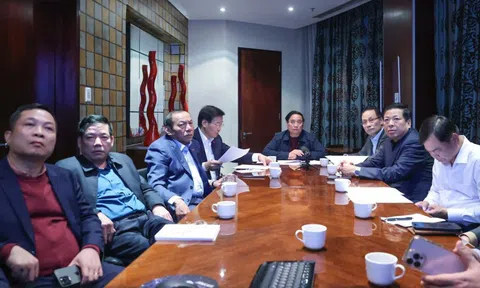 Từ Nam Phi, Thủ tướng chủ trì cuộc họp trực tuyến về ứng phó, khắc phục hậu quả mưa lũ