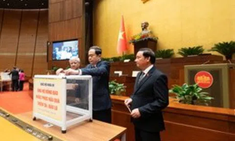 Bão lũ, thiên tai ác liệt đến đâu cũng qua đi, nhưng tình đồng chí, nghĩa đồng bào mãi còn ở lại