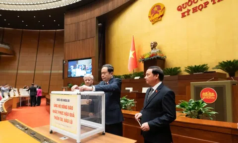 Ủy ban Thường vụ Quốc hội tổ chức quyên góp ủng hộ đồng bào khắc phục hậu quả thiên tai, mưa lũ