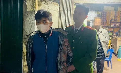 Đối tượng cướp giật điện thoại bị bắt khi đang tẩu tán tang vật ở Cầu Diễn