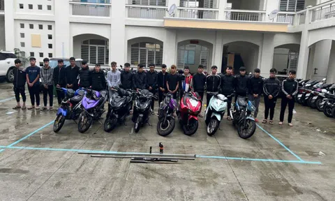 Phóng xe, la hét rồi dàn hàng ngang trên phố, 14 đối tượng bị khởi tố