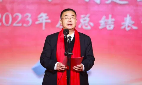 Cổ phiếu tăng 33% ngay ngày đầu IPO, ông chủ 56 tuổi này trở thành tỷ phú ngành nhôm