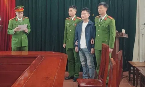 Bắt đối tượng đánh vỡ đầu Tổ trưởng an ninh vì bị nhắc đội mũ bảo hiểm