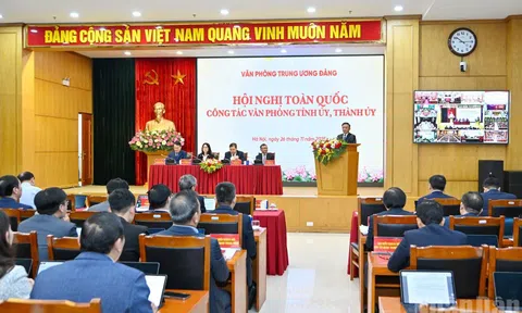 Thường trực Ban Bí thư Trần Cẩm Tú dự Hội nghị toàn quốc công tác Văn phòng tỉnh uỷ, thành uỷ năm 2025