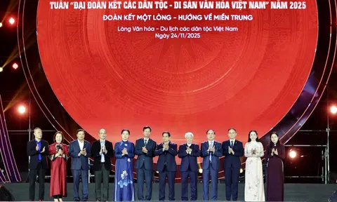 Hơn 540 tỉ đồng ủng hộ đồng bào miền Trung trong đêm khai mạc Tuần Đại đoàn kết các dân tộc Việt Nam