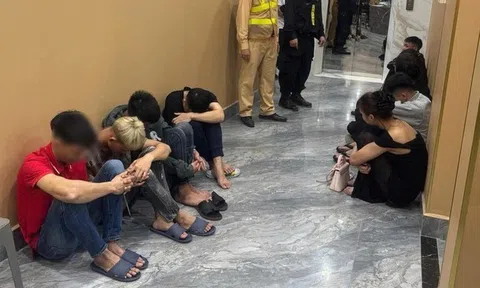 Triệt phá ổ nhóm karaoke kết hợp bán dâm