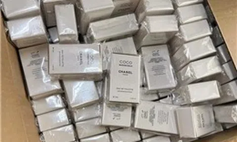 Công an TP Hồ Chí Minh triệt phá đường dây nước hoa giả, thu giữ gần 20.000 chai