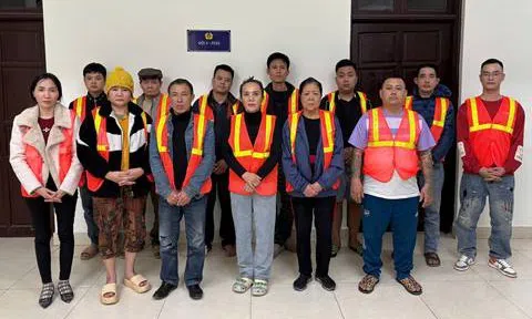 Bắt giữ ổ nhóm đánh bạc trên sông